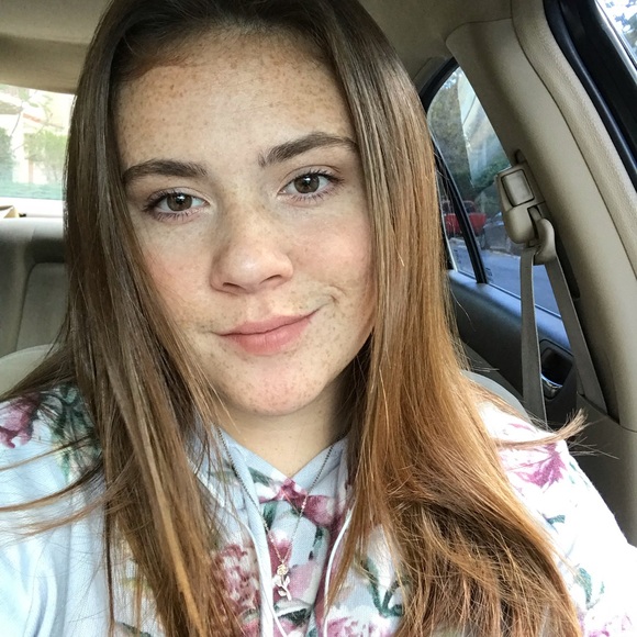 Savannah Aiton - Poshmark Profile Picture of Savannah Aiton (@sav8n) on Poshmark