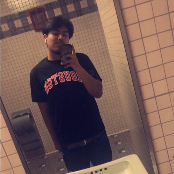 Profile Picture of Jason Santana (@512santana) on Poshmark