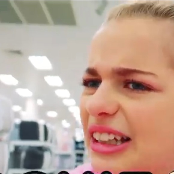 Profile Picture of Iris Cornejo (@iriscornejo435) on Poshmark