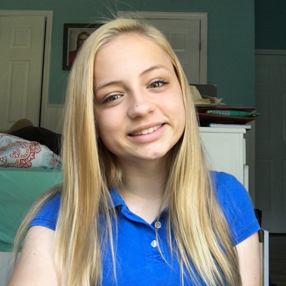 Profile Picture of Brooke Cichanski (@brookecichanski) on Poshmark