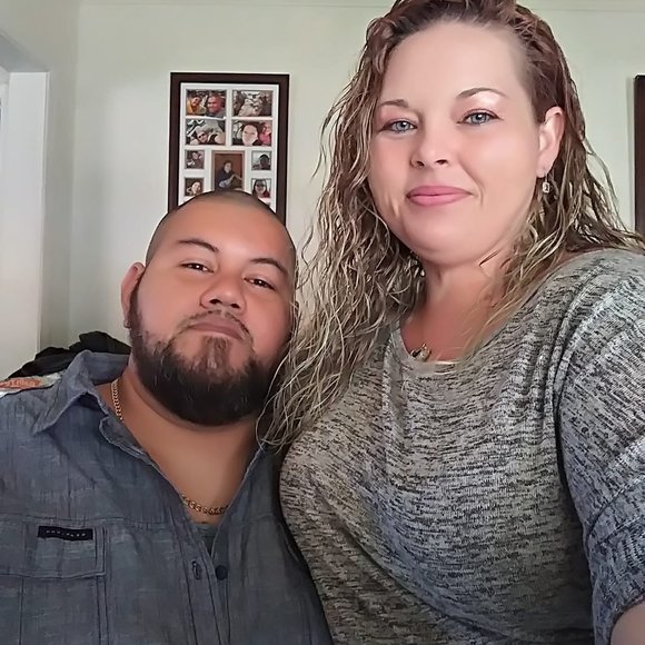 Profile Picture of Roberto sarah Gaona (@r_gaona) on Poshmark