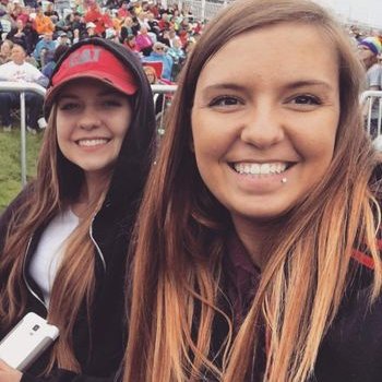 Profile Picture of Anna Langer (@annalanger13) on Twitter