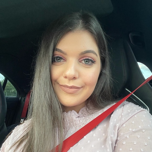 Profile Picture of Negar Samimi (@negarsamimi) on Poshmark