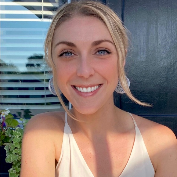 Profile Picture of Alexis Dezii (@adez) on Poshmark