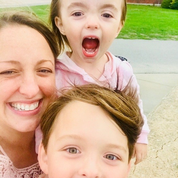 Profile Picture of Jocelyn Mello (@jmello111) on Poshmark