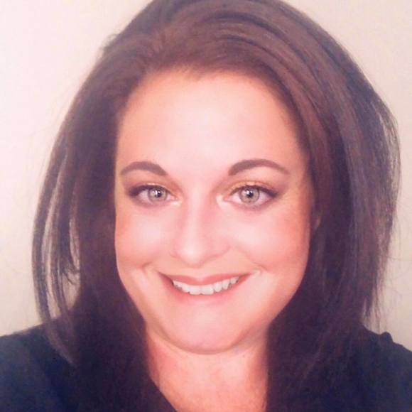 Profile Picture of Danielle Mclain (@supermom7310) on Poshmark