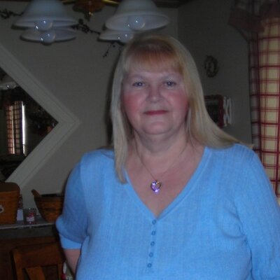 Profile Picture of Marlene Neal (@marlamoon) on Twitter