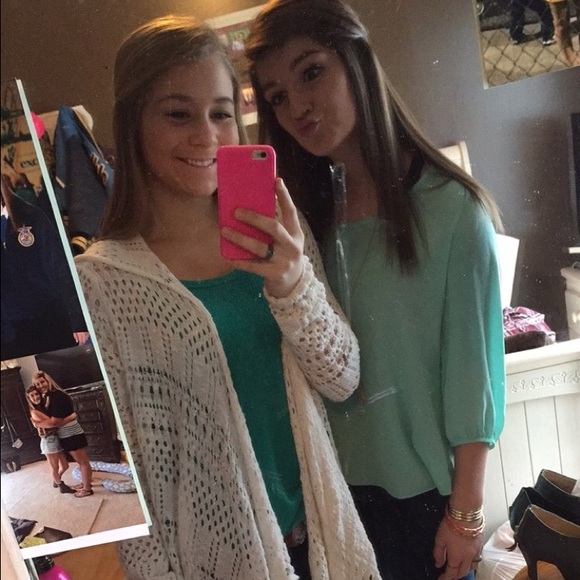 Profile Picture of Lacey Luikart (@laceyluikart) on Poshmark