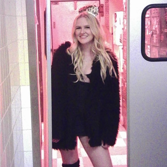 Profile Picture of ! kelcey Helmick (@kelceyhelmick_) on Poshmark