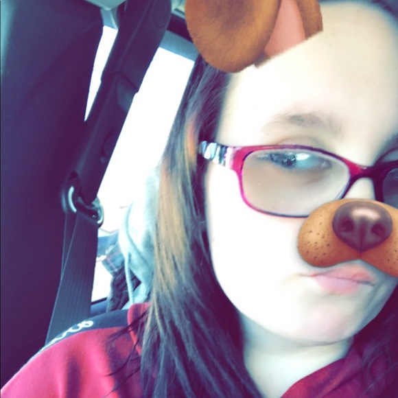 Profile Picture of Teresa Klager (@tweiss97) on Poshmark