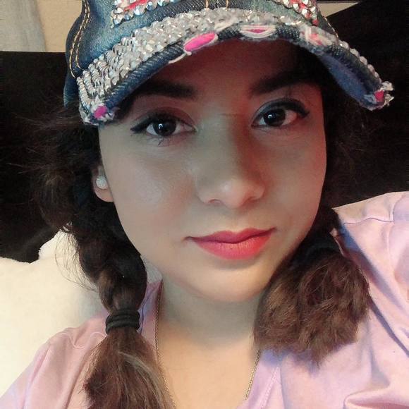 Profile Picture of Iris Villegas (@irisvillegas) on Poshmark