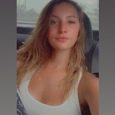 Profile Picture of Beeann (@Selena_Mikaya) on Twitter