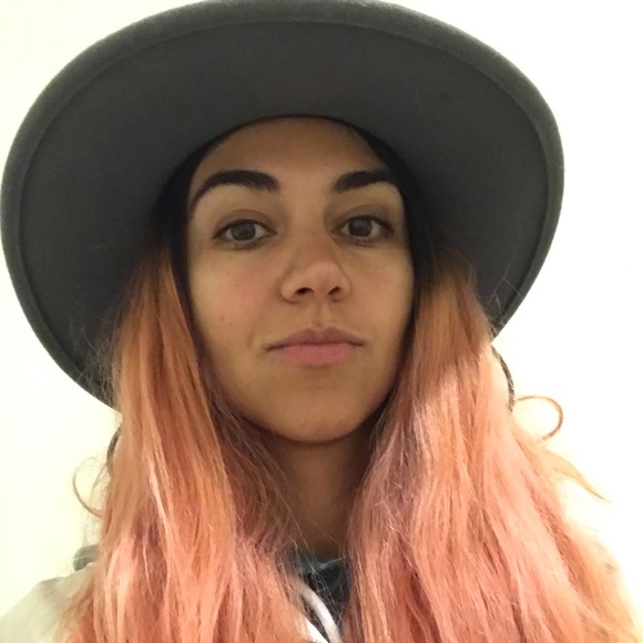Profile Picture of Amie Achtymichuk (@aachty14) on Poshmark