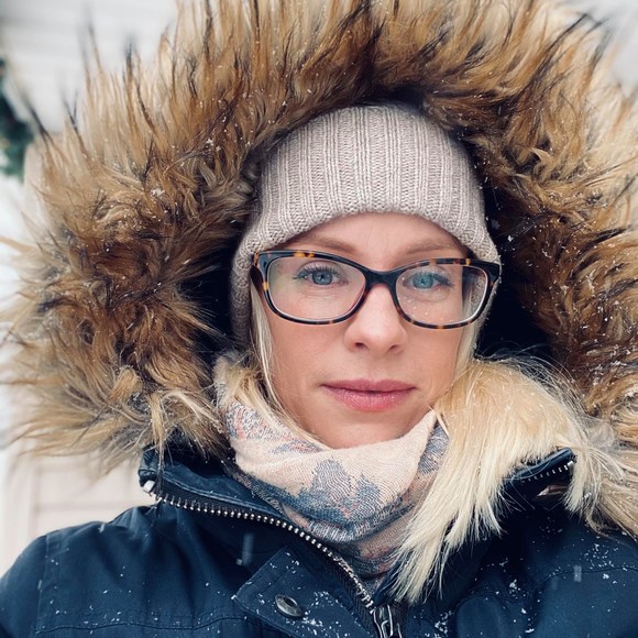 Claire Heyes - Poshmark Profile Picture of Claire Heyes (@cheyes) on Poshmark