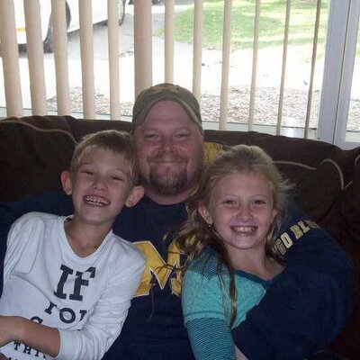 Profile Picture of Brent Fullmer (@krkcdad) on Twitter