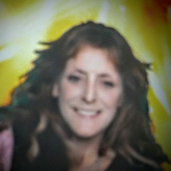 Profile Picture of Eileen Dobransky (@eileendobransky) on Poshmark