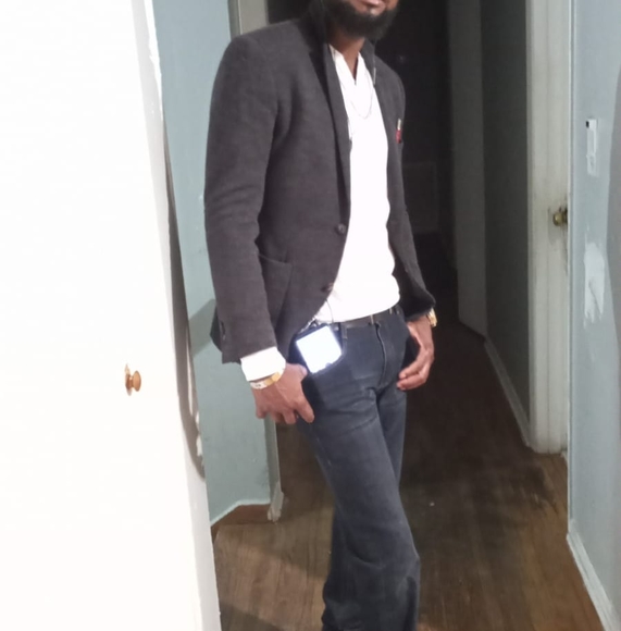 Profile Picture of Gerard Dely (@delyd1981) on Poshmark