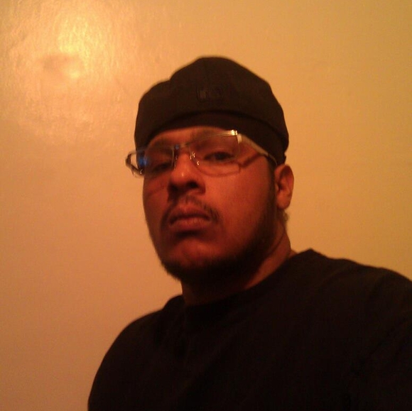 Profile Picture of James Luna (@jml1234) on Poshmark