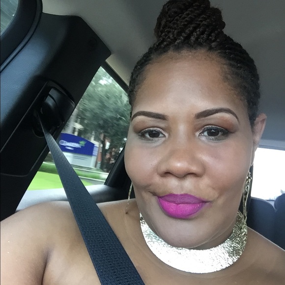 Profile Picture of Simone Richards (@muchie1977) on Poshmark