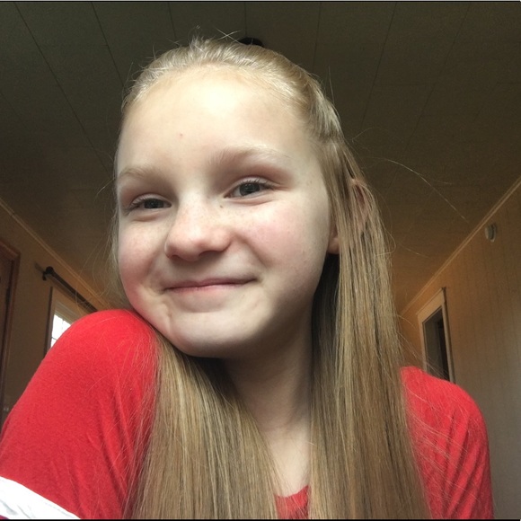 Profile Picture of Emily Murrow (@emurrow1) on Poshmark