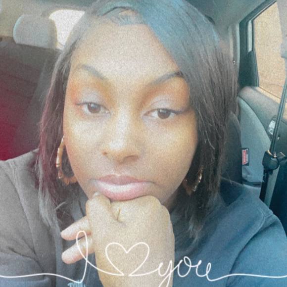 Mikaela Brown - Poshmark Profile Picture of Mikaela Brown (@mikaelaabrownn) on Poshmark