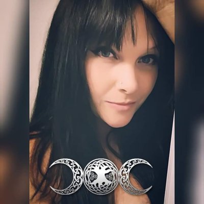 Profile Photo of Carol Donnelly (@that_geeky_chic) on Twitter