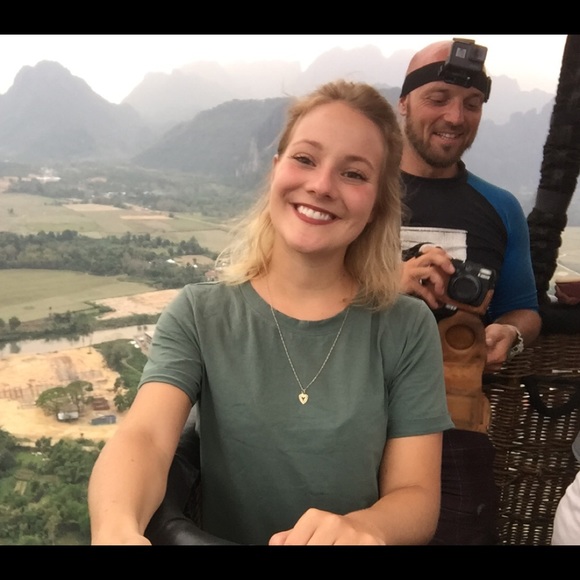 Profile Picture of Karolann Magny (@karolannmagny) on Poshmark