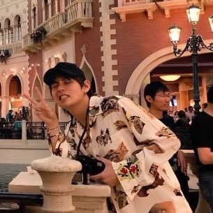 Profile Picture of FLY TO MY ROOM ☀️ - Misses Yoongles JIN DAY (@yoon_onthe_moon) on Twitter