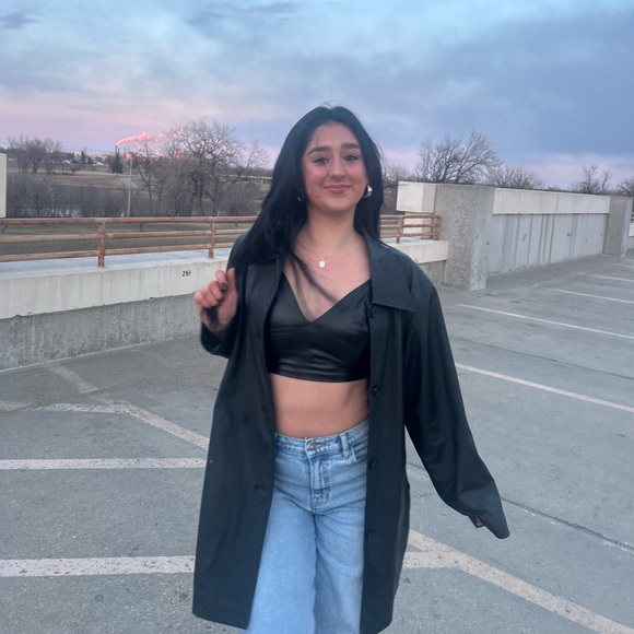 Profile Picture of Athena Mcginn (@athena070704) on Poshmark