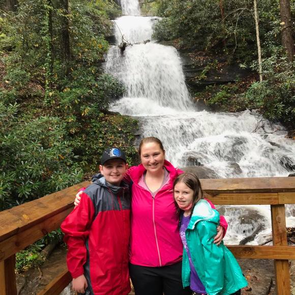 Profile Picture of Amanda Barton (@runninmamma3) on Poshmark