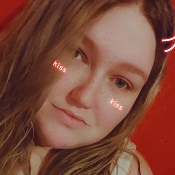 Profile Picture of Desirae Tenney (@ilovegiraffes1) on Poshmark