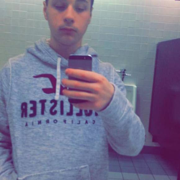 Profile Picture of Hunter Slavinsky (@hunterslavinsky) on Poshmark