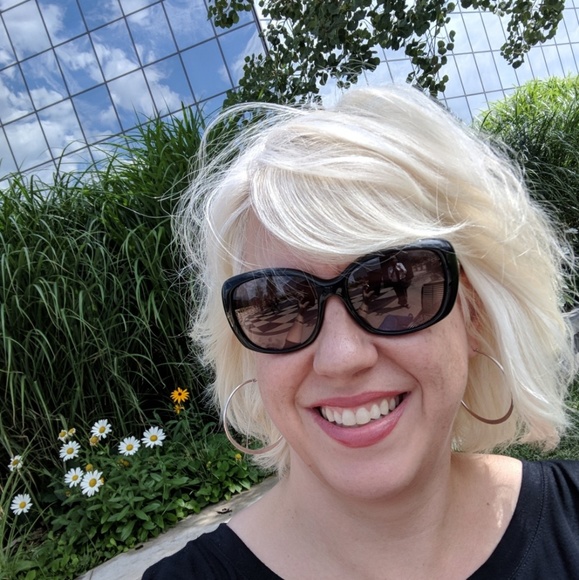 Profile Picture of Chandra Hagaman (@chandrahagaman) on Poshmark