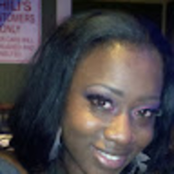 Profile Picture of Kim Booker (@kimbooker760) on Poshmark