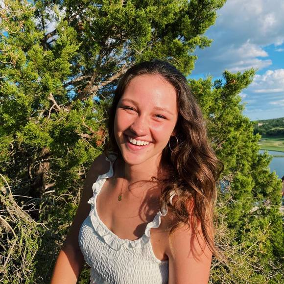Profile Picture of Julia Pearce (@julia_pearce) on Poshmark