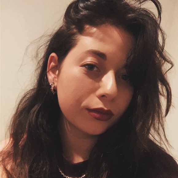 Profile Picture of Laurie Touchard (@laurie_touchard) on Poshmark
