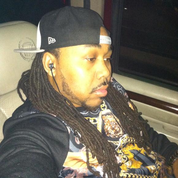 Profile Picture of Christopher Blackmon (@cblac10) on Poshmark