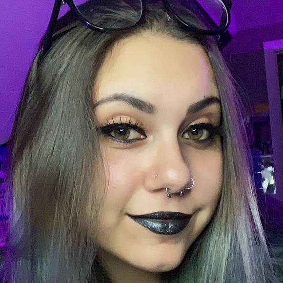 Profile Picture of Samantha Sperlongano (@ssperlongano) on Poshmark