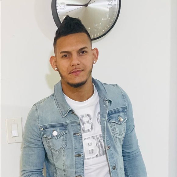 Profile Picture of Everleandro Garcia (@everleandrog) on Poshmark