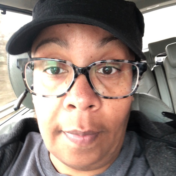 Robin Radcliff - Poshmark Profile Picture of Robin Radcliff (@rad061897) on Poshmark