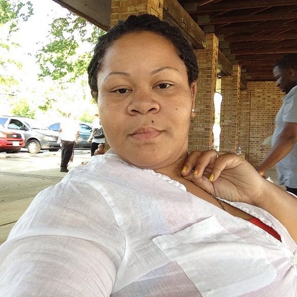 Profile Picture of Carleshia Braxton-batts (@niyah623) on Poshmark