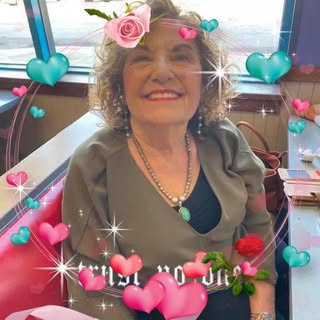 Beatrix Apodaca - Instagram Profile Picture of Beatrix Apodaca (@beatrixapodaca) on Instagram