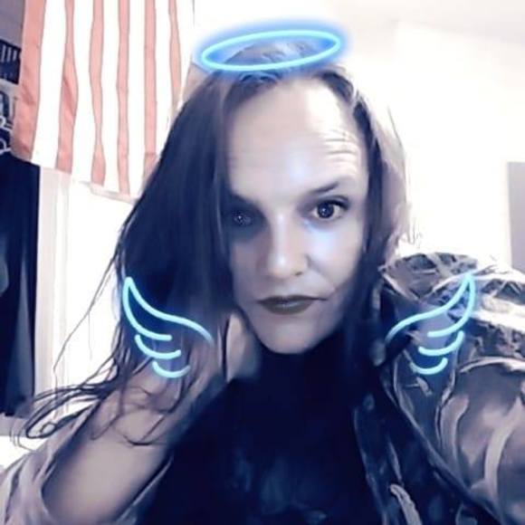 Profile Picture of Shawna Snow (@shawnasnow33) on Poshmark