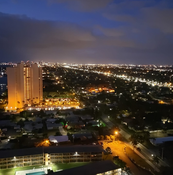 Profile Picture of Aïnoha Massieu (@farahedouard85) on Poshmark