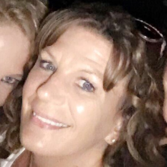 Profile Picture of Becky Lindsley (@crazybecky39) on Poshmark