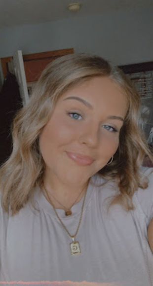 Profile Picture of Grace Mcglumphy (@gmcglump) on Poshmark