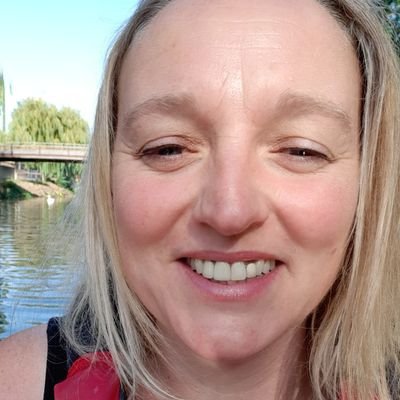 Profile Picture of Julie Keeling (@Julie_Ann_Fox) on Twitter