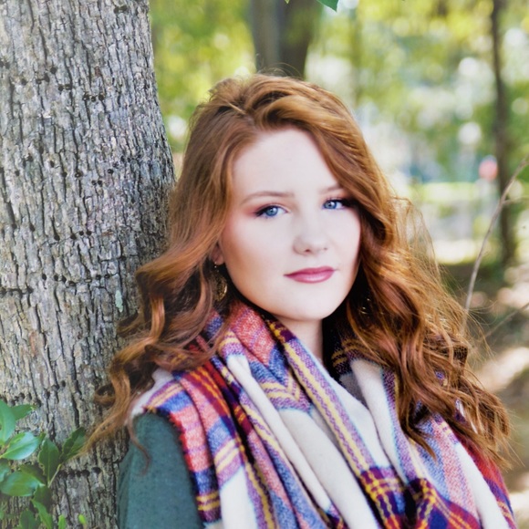 Profile Picture of Darcie Bockhaus (@darcie617) on Poshmark