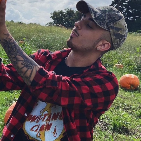 Profile Picture of Vaughn Williams (@itsgottii) on Poshmark