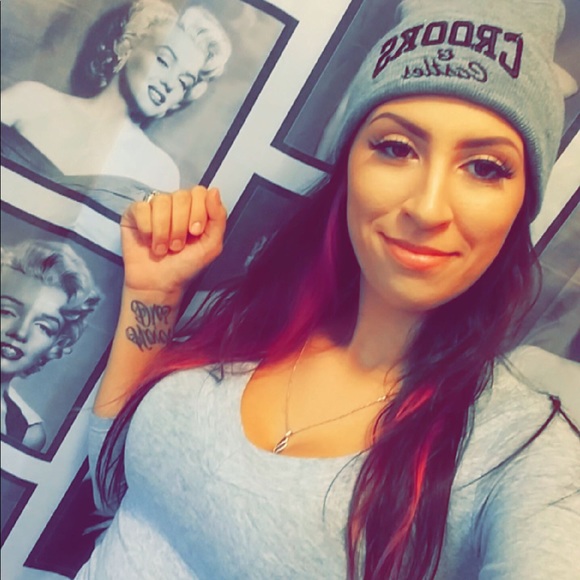 Ashley Anaka - Poshmark Profile Picture of Ashley Anaka (@ashleyanaka2323) on Poshmark